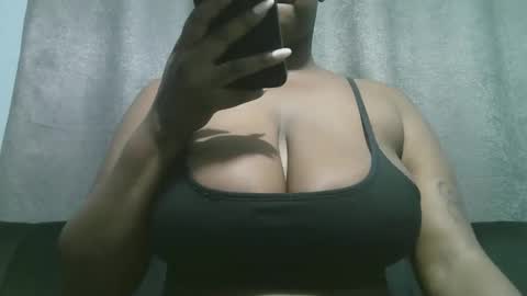 lady_dearra online show from 12.23.25