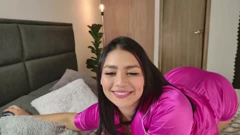 Snapshot of lady_ni chatting on 10.11.25 700 1300 -5 online show from 10.11.25