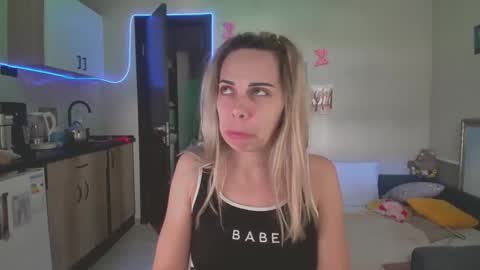 lady_smile69 online show from 09.18.25