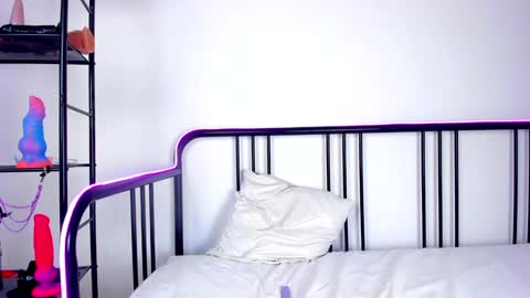 Mia online show from 12.22.24