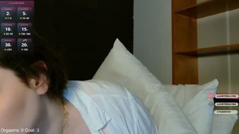 Snapshot of lady_yas chatting on 11.17.25 Yas online show from 11.17.25