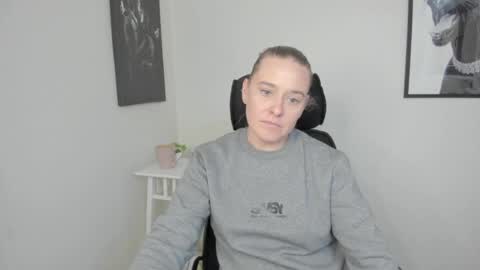 Snapshot of ladyalessa chatting on 07.13.26 ALESSA online show from 07.13.26