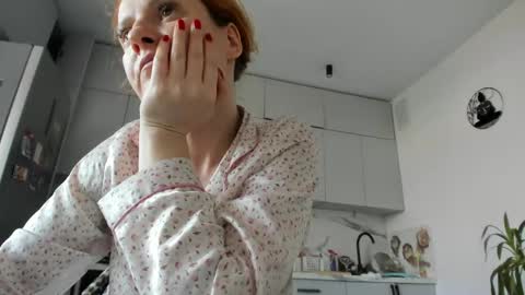 Snapshot of ladybigsmile chatting on 04.23.26 Sima Ladybigsmile online show from 04.23.26