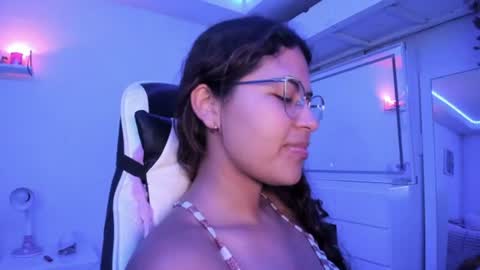 Snapshot of ladybrown_16 chatting on 06.17.26 Lady online show from 06.17.26