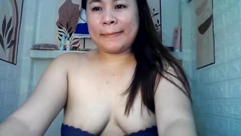 Snapshot of ladyhotsiren chatting on 10.16.25 SEREN online show from 10.16.25