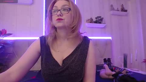  Lady Jeen    Back on Sunday 8th of December online show from 02.18.25