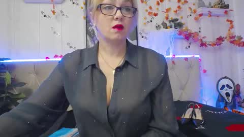  Lady Jeen    Back on Sunday 8th of December online show from 10.19.25