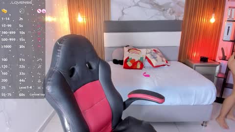 LADY  online show from 11.25.25