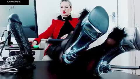 Snapshot of ladyperfection chatting on 12.21.25 MistressMILA online show from 12.21.25
