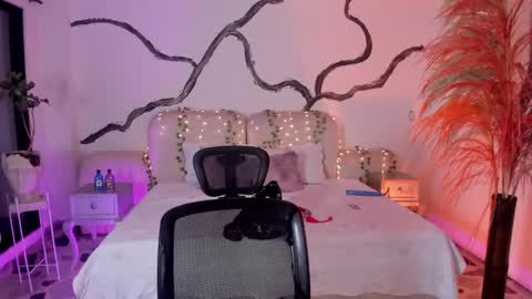 Lady  online show from 09.29.25