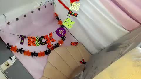 Snapshot of lahermosa_manika69 chatting on 10.28.25 MANIKA online show from 10.28.25