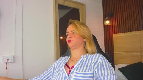 L A I A online show from 01.07.26