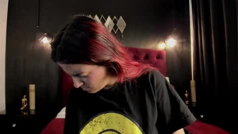 Snapshot of laia_jonees chatting on 10.05.25 Laia online show from 10.05.25