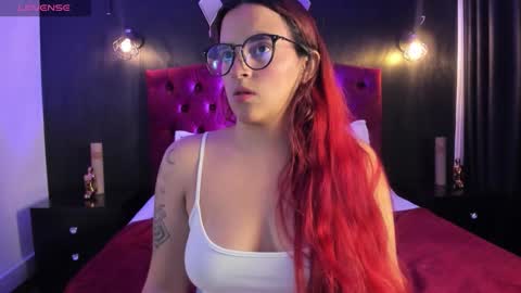 Snapshot of laia_jonees chatting on 10.28.25 Laia online show from 10.28.25