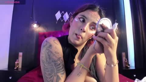 Snapshot of laia_jonees chatting on 10.31.25 Laia online show from 10.31.25