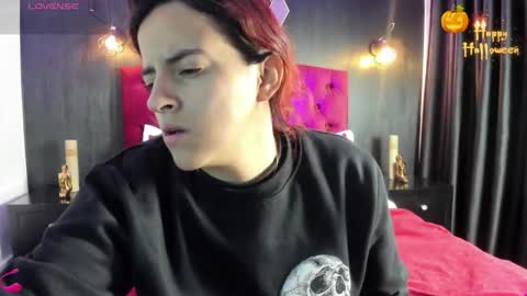 Snapshot of laia_jonees chatting on 11.01.25 Laia online show from 11.01.25