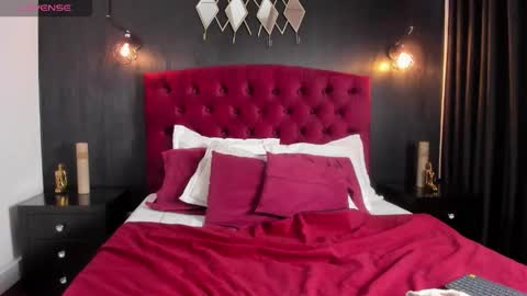 Snapshot of laia_jonees chatting on 11.18.25 Laia online show from 11.18.25