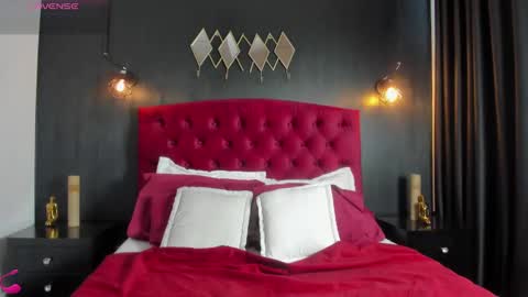 Snapshot of laia_jonees chatting on 11.20.25 Laia online show from 11.20.25