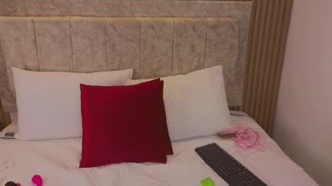 laiamilf online show from 01.28.25