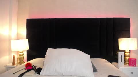 Laila Stilwills online show from 04.07.26