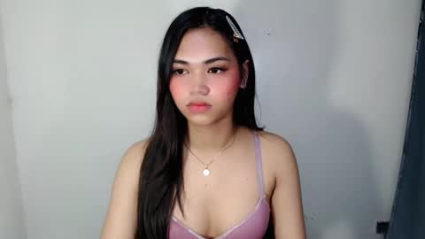Snapshot of laire_allure chatting on 05.20.26 laire online show from 05.20.26