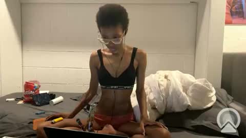 lalunevelvet online show from 02.20.25