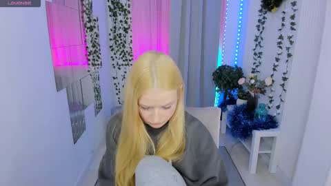 Snapshot of laly_peach chatting on 01.07.26 Laly online show from 01.07.26