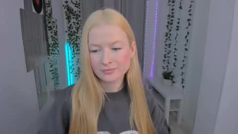 Snapshot of laly_peach chatting on 02.06.26 Laly online show from 02.06.26