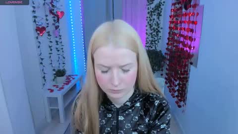 Snapshot of laly_peach chatting on 02.25.26 Laly online show from 02.25.26