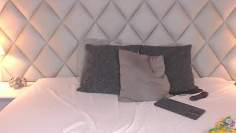 Snapshot of lalycastro chatting on 12.16.24 Laly Castro online show from 12.16.24