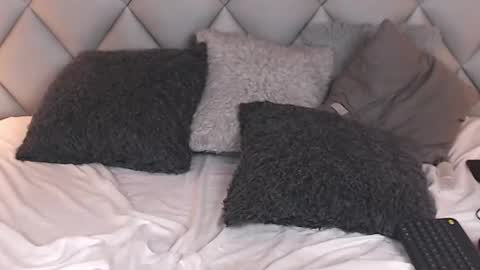 Snapshot of lalycastro chatting on 12.27.24 Laly Castro online show from 12.27.24