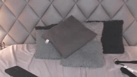 Snapshot of lalycastro chatting on 12.29.24 Laly Castro online show from 12.29.24