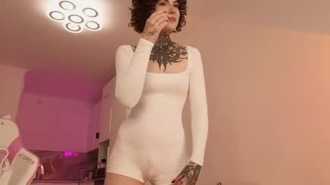 Snapshot of lana_mays chatting on 05.25.26 Eva online show from 05.25.26
