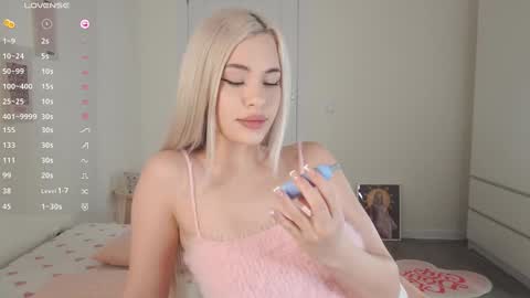 Snapshot of lana_mazy chatting on 12.11.24 Lana online show from 12.11.24