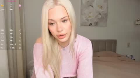 Snapshot of lana_mazy chatting on 10.22.25 Lana online show from 10.22.25