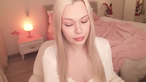 Snapshot of lana_mazy chatting on 12.15.25 Lana online show from 12.15.25