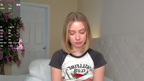 Snapshot of lana_moreno chatting on 01.20.25 Lana online show from 01.20.25