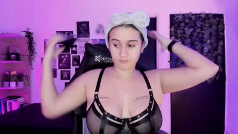 lanaherondale_ online show from 12.16.25