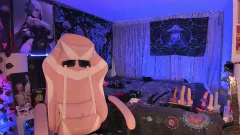 L A N A  online show from 03.07.25