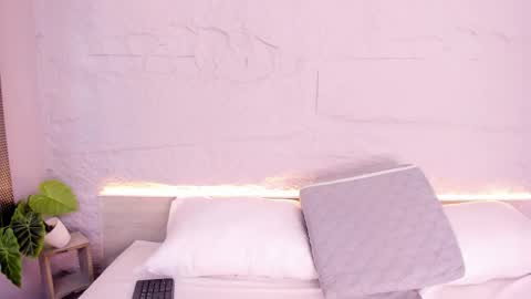 Lanna online show from 12.22.25