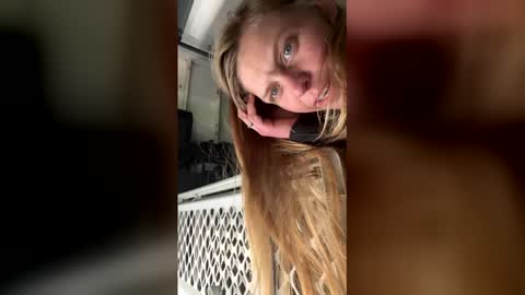 laquail online show from 04.25.26