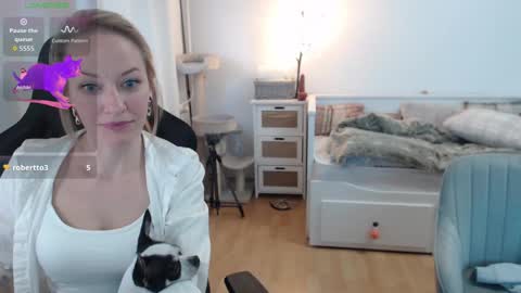 Snapshot of lara_c_rau chatting on 10.02.25 Lara online show from 10.02.25