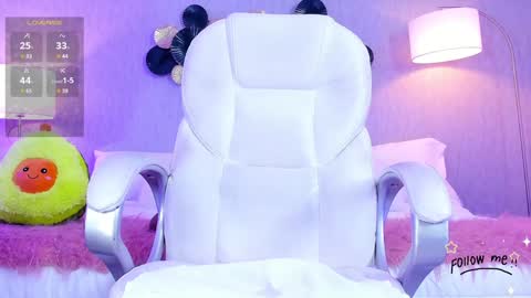 Snapshot of lara_jeean chatting on 01.24.25 Lara online show from 01.24.25