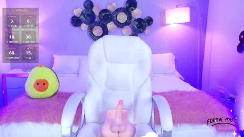 Snapshot of lara_jeean chatting on 02.13.25 Lara online show from 02.13.25