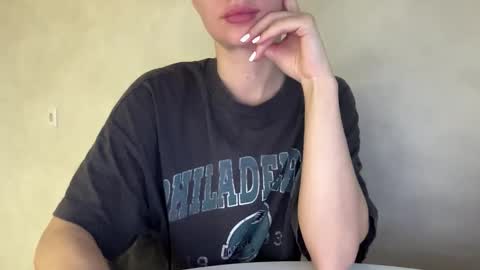 Lara Neon online show from 10.10.25