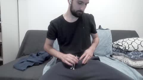 Snapshot of laraaan chatting on 12.28.24 laraaan online show from 12.28.24