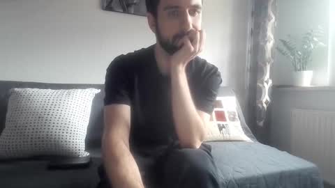 Snapshot of laraaan chatting on 10.31.25 laraaan online show from 10.31.25