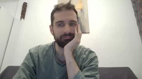 Snapshot of laraaan chatting on 12.18.25 laraaan online show from 12.18.25