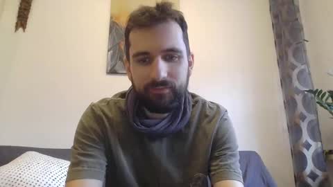 Snapshot of laraaan chatting on 12.20.25 laraaan online show from 12.20.25