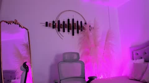 Snapshot of larabaker chatting on 03.12.25 Lara online show from 03.12.25